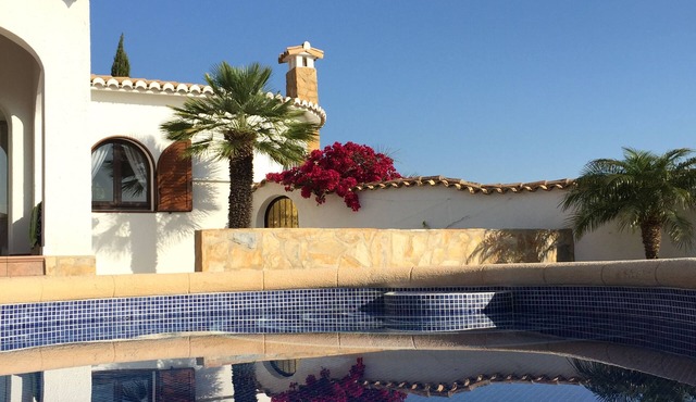 Top equipped villa with private pool, wifi and large shaded terrace