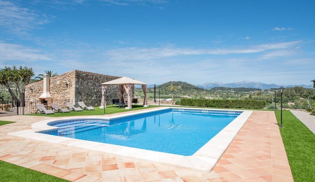 Traditional Mallorcan Villa "S'Era de Son Roig" with Garden, Pool & Wi-Fi