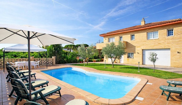 Tranquil Costa Brava Retreat with private suite!