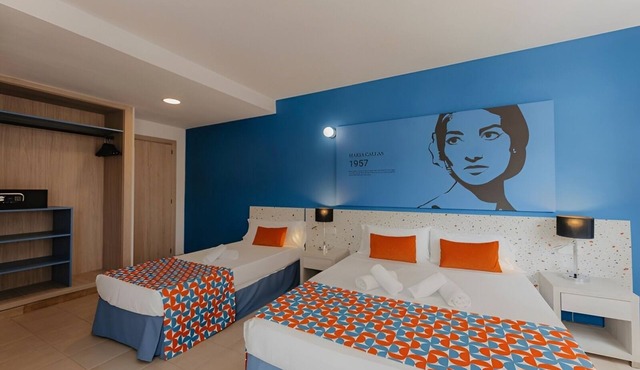 Tranquil Studio w/Kitchen for Families + Rooftop Outdoor Swimming Pool w/Bar