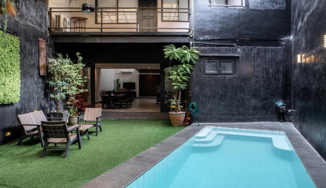 Tropical Poolhouse QC
