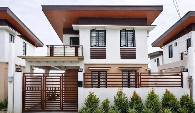 Upscale 3BR House in Lipa City Near Malls and Main Roads