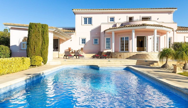 V009 - Casa Mundo, Magnífica villa en el Golf Resort de Peralada.