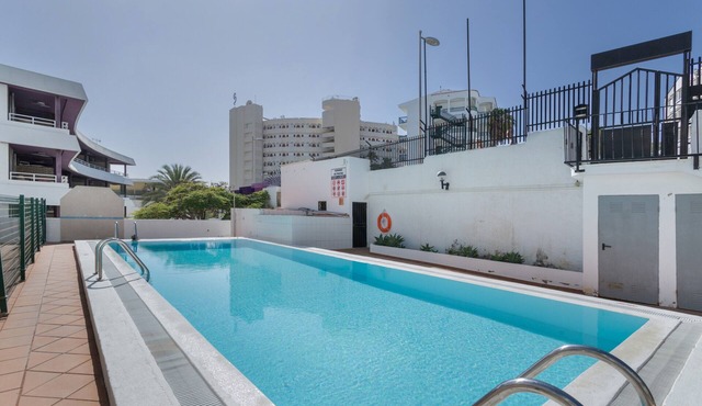 Vacation Apartment 'Apartamento Yumbo Centro' with Shared Pool, Private Balcony and Wi-Fi