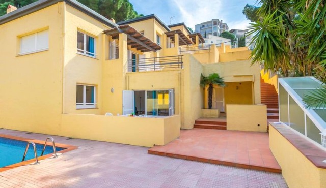 Velazquez by Interhome