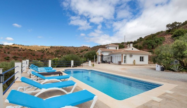 Villa Almogia - Three Bedroom Villa, Sleeps 6
