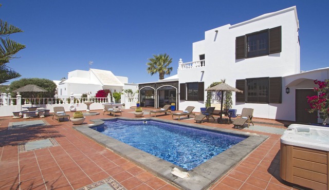Villa Ani Lee Heated Pool, Wi-Fi, Hot Tub,Pool Table. Uk TV,Golf Course nearby