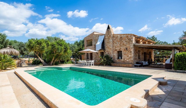 Villa "Can Rosillo" with Wi-Fi, garden, treehouse, terraces, and pool