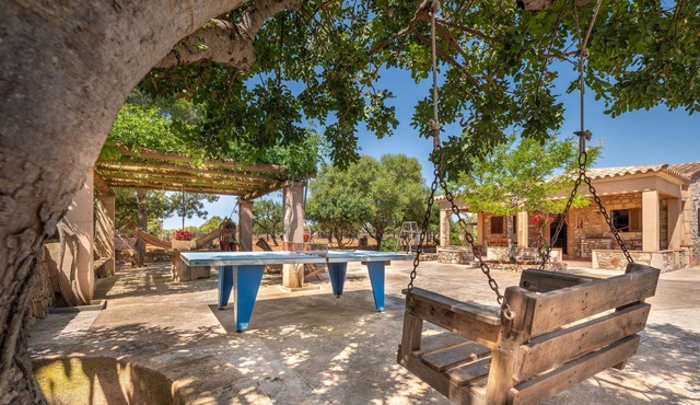 Villa "Els Ullastres" very close to the beach, with Wi-Fi and private garden; parking available