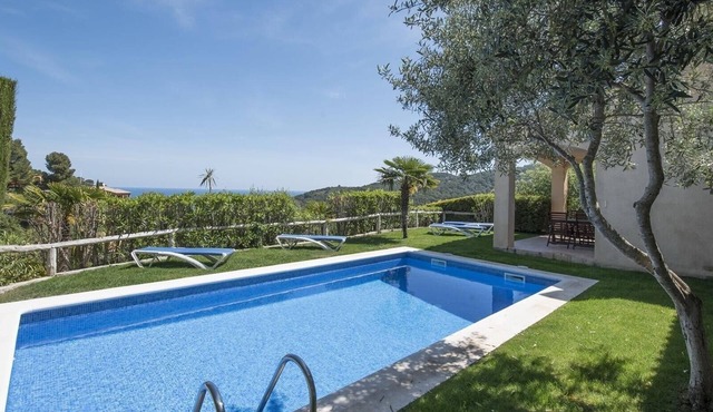 Villa "Flor Begur" with Sea View, Private Pool & Wi-Fi