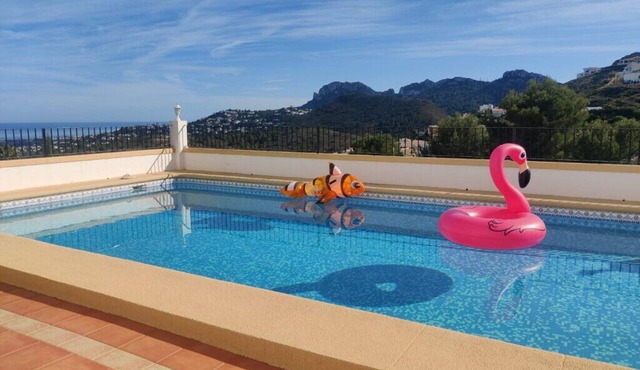 Villa Karagado with Wifi, 4 air conditioning units, 2 bedrooms and private pool with great views