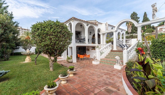 Villa La Rotonda with Pool, Garden & Wi-Fi