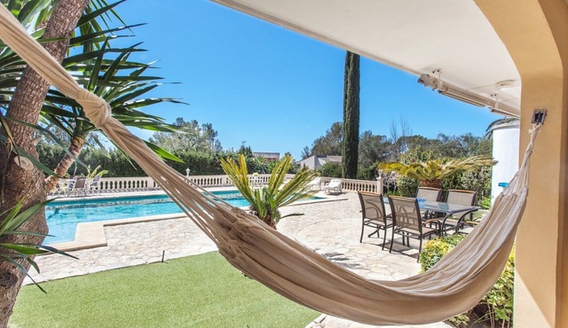 Villa, only 15 min from Palma, 12 pax, large pool, WIFI FREE, AACC, Sat TV