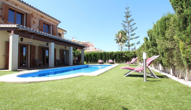 Villa Puerto Adriano with Private Pool and 5 min walk from the Beach