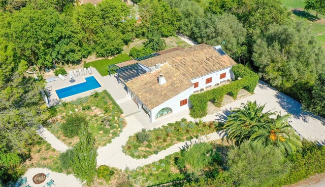 Villa Roca Verde with private pool, terraces, and luscious gardens