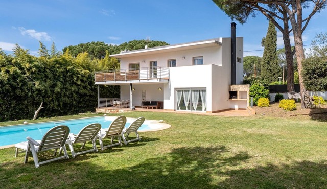 Villa with private pool and barbecue 15min beach