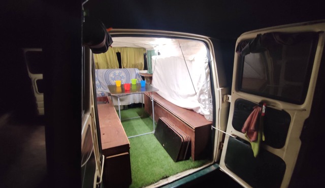 Vintage Camper Van in Mallorca, with everything for live, 9 persons driving.