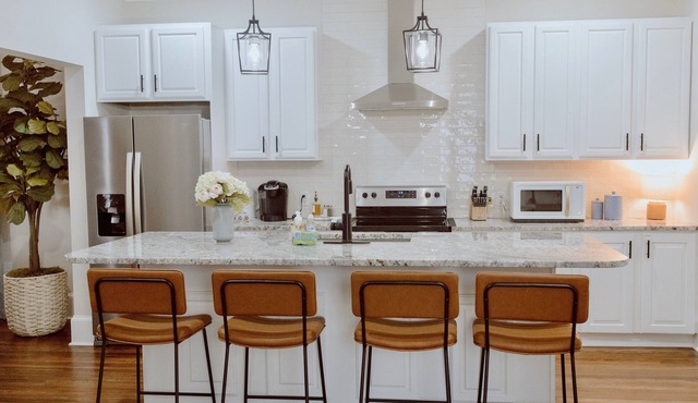 Walk to Historic District, Pets OK, Free Parking, Fire Pit, Laundry, + Porch