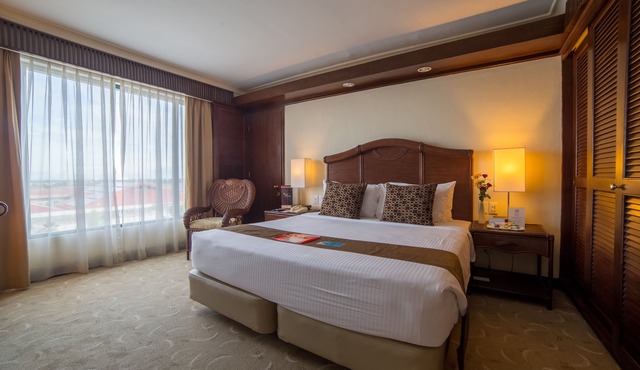 Waterfront Airport Hotel & Casino