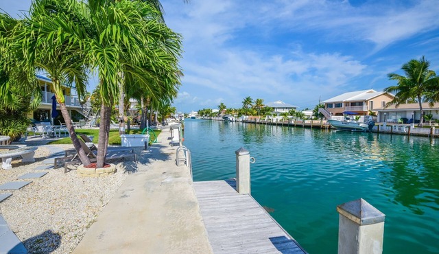 WATERFRONT Key Colony Beach Retreat 37’ Dock Cabana Club- Kayak & Bikes- Parking