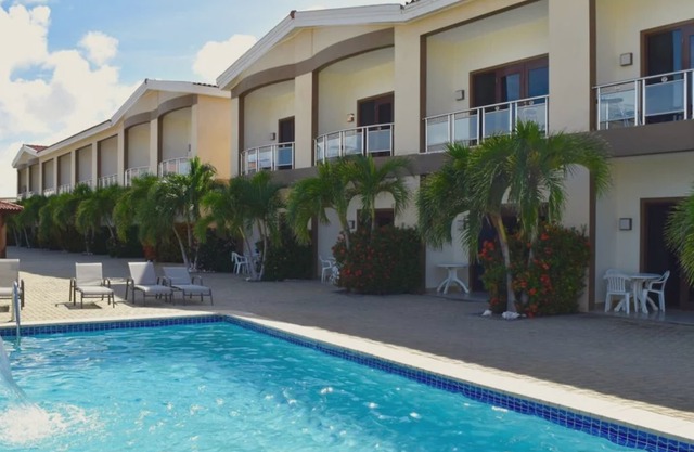 Aruba Breeze Condo Walk to Beautiful Eagle Beach