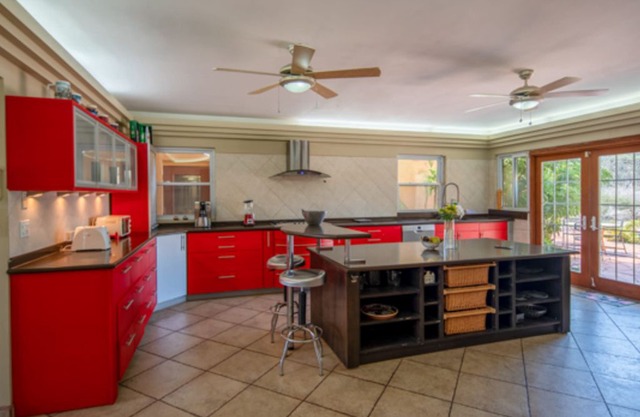 BEAUTIFUL PRIVATE VILLA I STEPS AWAY FROM MALMOK BEACH