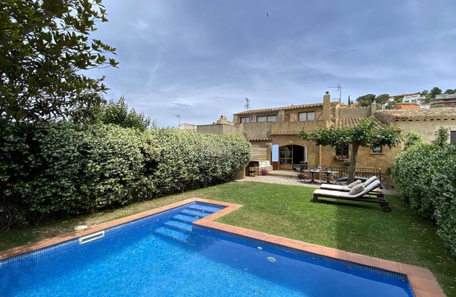 Holiday rental townhouse with swimming pool in Begur, Centre