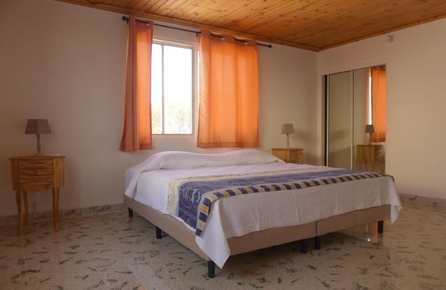 La Dolce Vita Apartments,elegant 3 bedroom 2 steps from Arashi Beach!