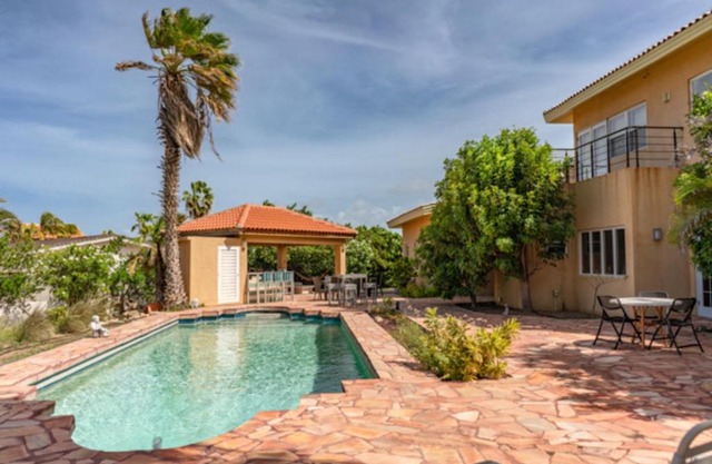 LUX PRIVATE VILLA I STEPS AWAY FROM MALMOK BEACH
