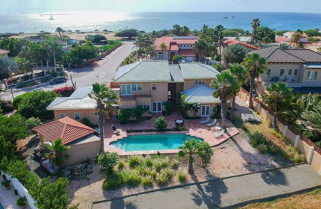 LUX PRIVATE VILLA I STEPS AWAY FROM MALMOK BEACH