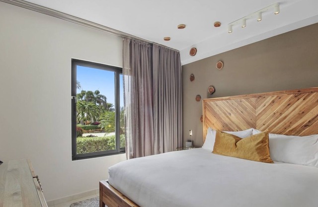 Luxury 1 bdrm boutique Condo in Gold Coast -Malmok