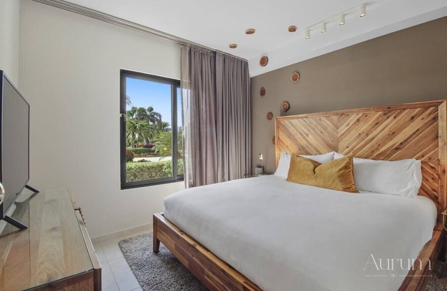 Luxury 1 bdrm boutique Condo in Gold Coast -Malmok