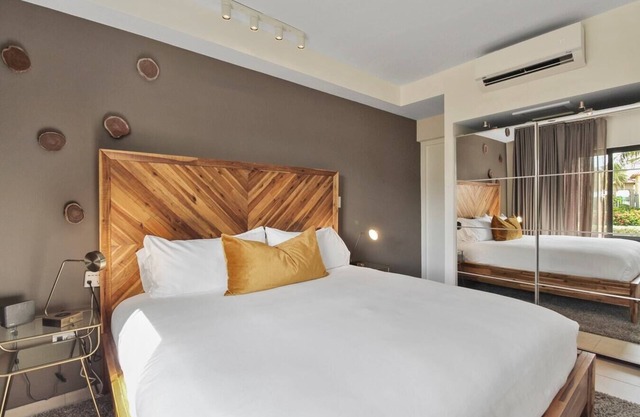 Luxury 1 bdrm boutique Condo in Gold Coast -Malmok