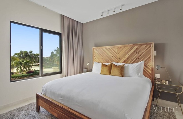 Luxury 1 bdrm boutique Condo in Gold Coast -Malmok