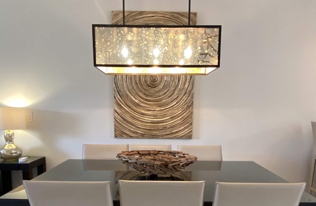 Luxury 2-bdr design townhome Au~59