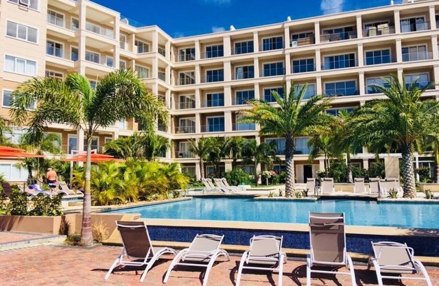 Luxury Apartment Steps from Eagle Beach