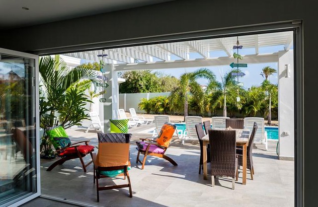 Malmok Beach Break Villa