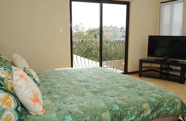 NICE HOUSE WITH PRIVATE POOL IN GOLD COAST