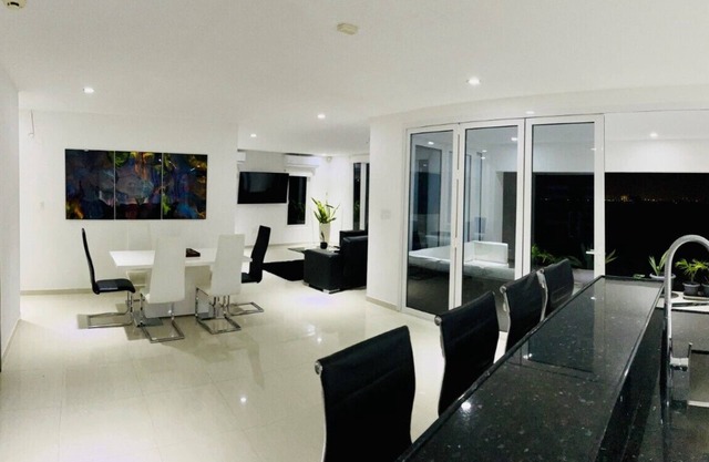 Villa Pristine: modern villa, 5-minute walk to Malmok Beach / Boca Catalina