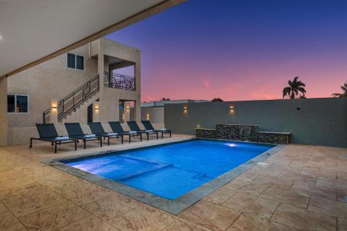 Ponton House | Aruba Comfort Retreat 2br W Pool, Bbq & Gated
