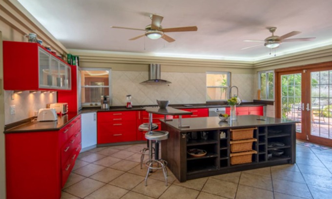 Malmok Villa | BEAUTIFUL PRIVATE VILLA I STEPS AWAY FROM MALMOK BEACH