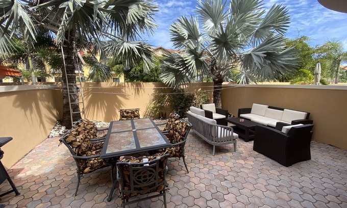 Gold Coast House | Beautiful Townhouse in a Luxury Gated Community