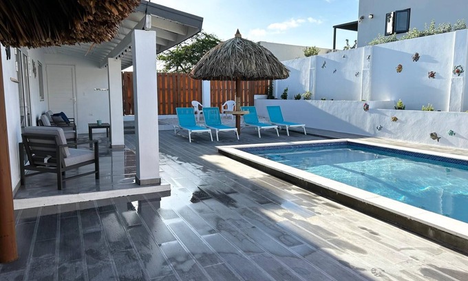 Oranjestad House | Caribbean Breeze villa