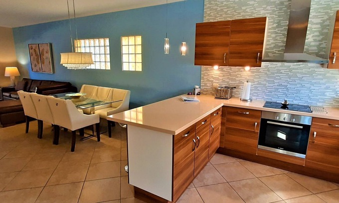 Gold Coast House | Gold Coast 2 bedroom/3 bathroom, sleeps 6