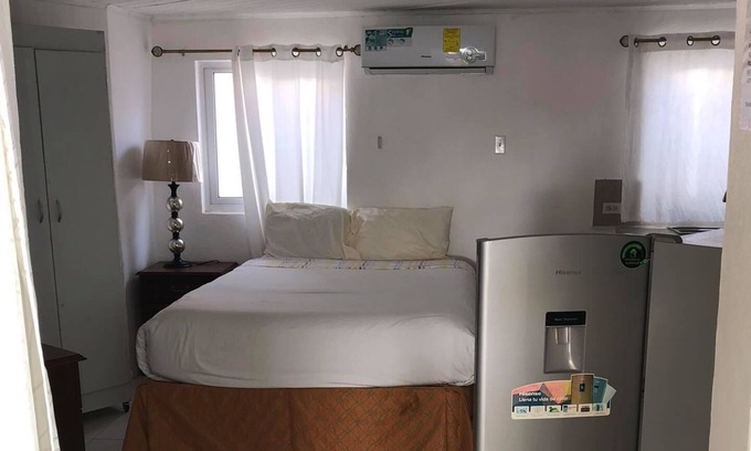 Paradijswijk House | Lovely studio with a pool & BBQ area to enjoy