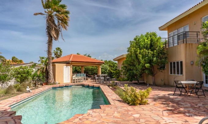Malmok Villa | LUX PRIVATE VILLA I STEPS AWAY FROM MALMOK BEACH
