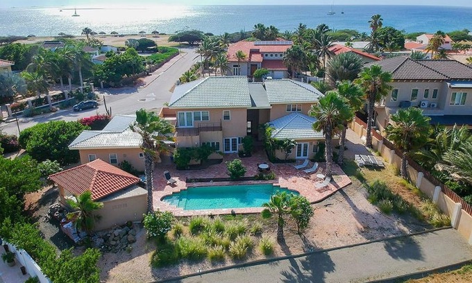 Malmok Villa | LUX PRIVATE VILLA I STEPS AWAY FROM MALMOK BEACH