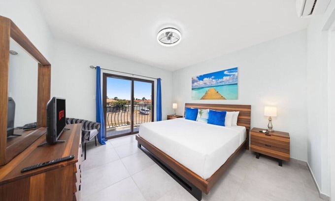 Gold Coast Apartment | Luxury 4BR/3BA Condo with Resort Amenities at Blue Diamond by Bocobay