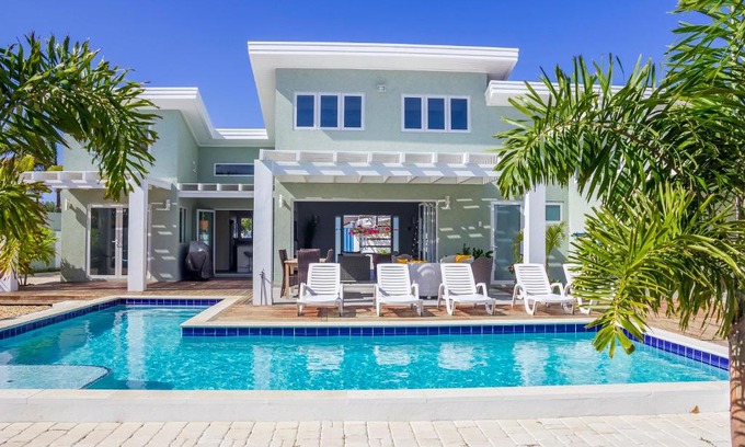 Malmok Villa | Malmok Beach Break Villa