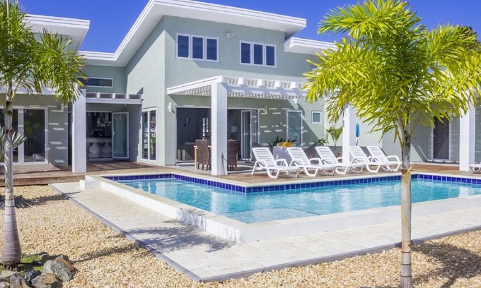 Malmok Villa | Malmok Beach Break Villa